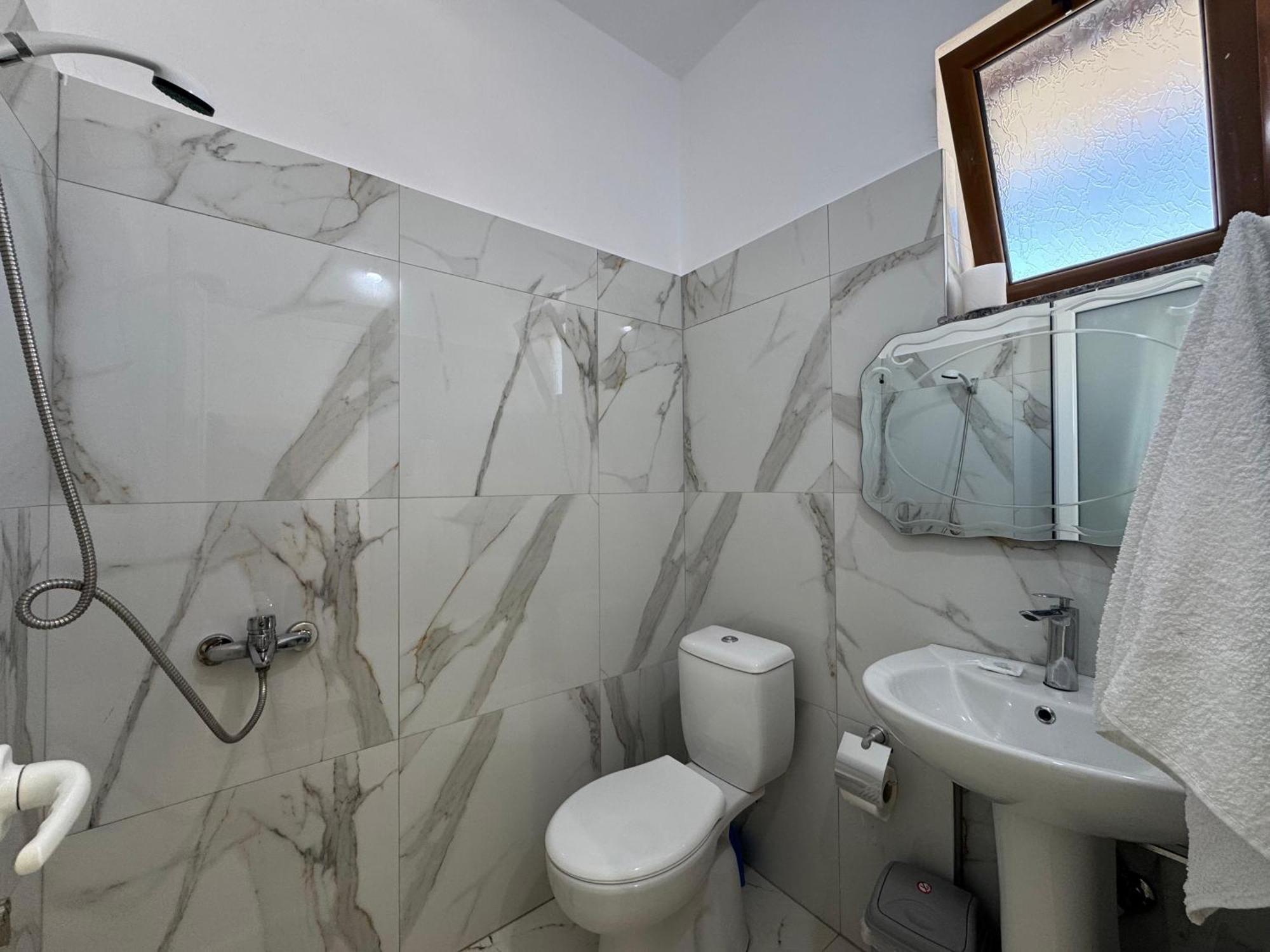 Vila Hergi Sarandë Exterior foto