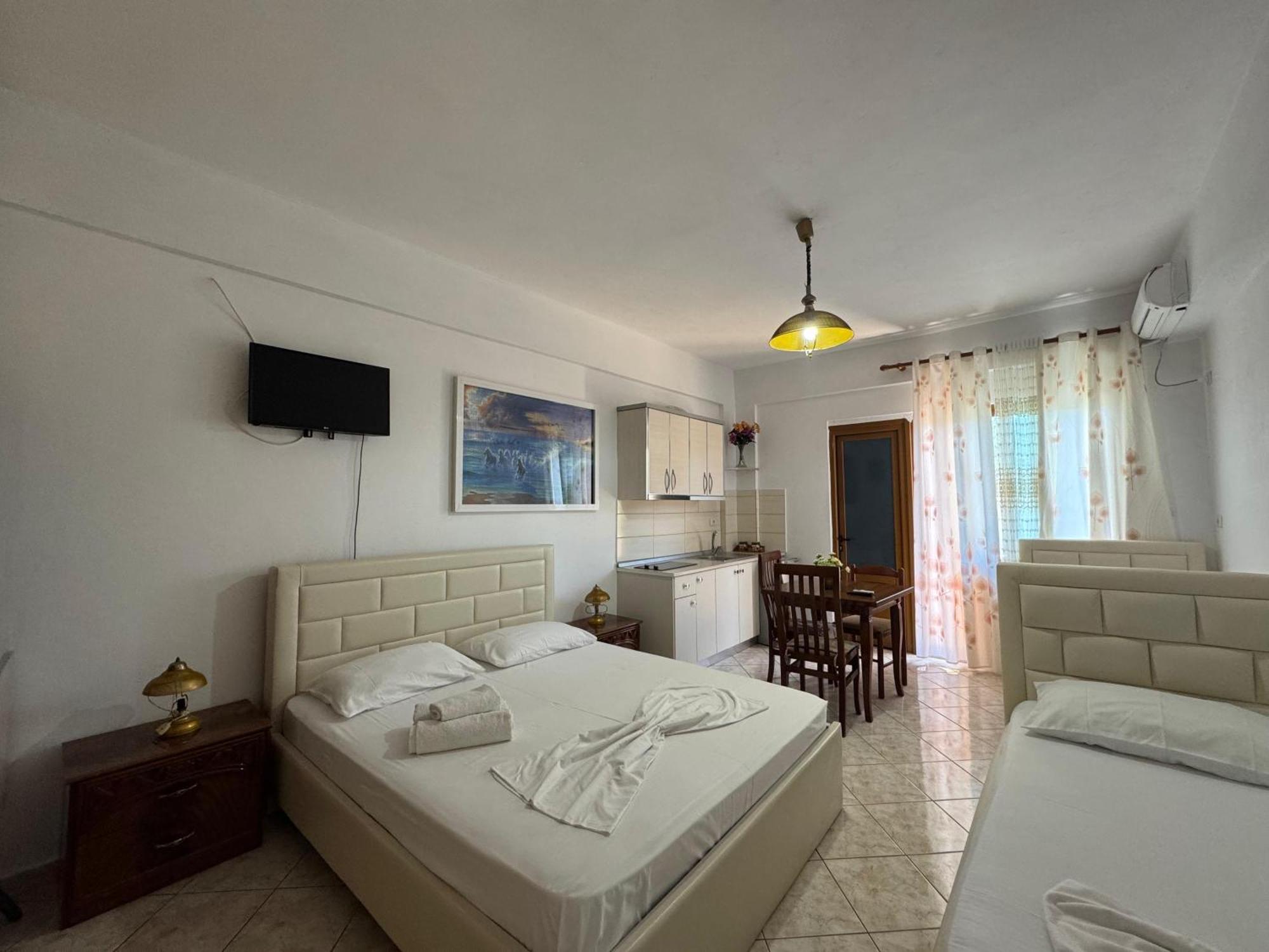 Vila Hergi Sarandë Exterior foto
