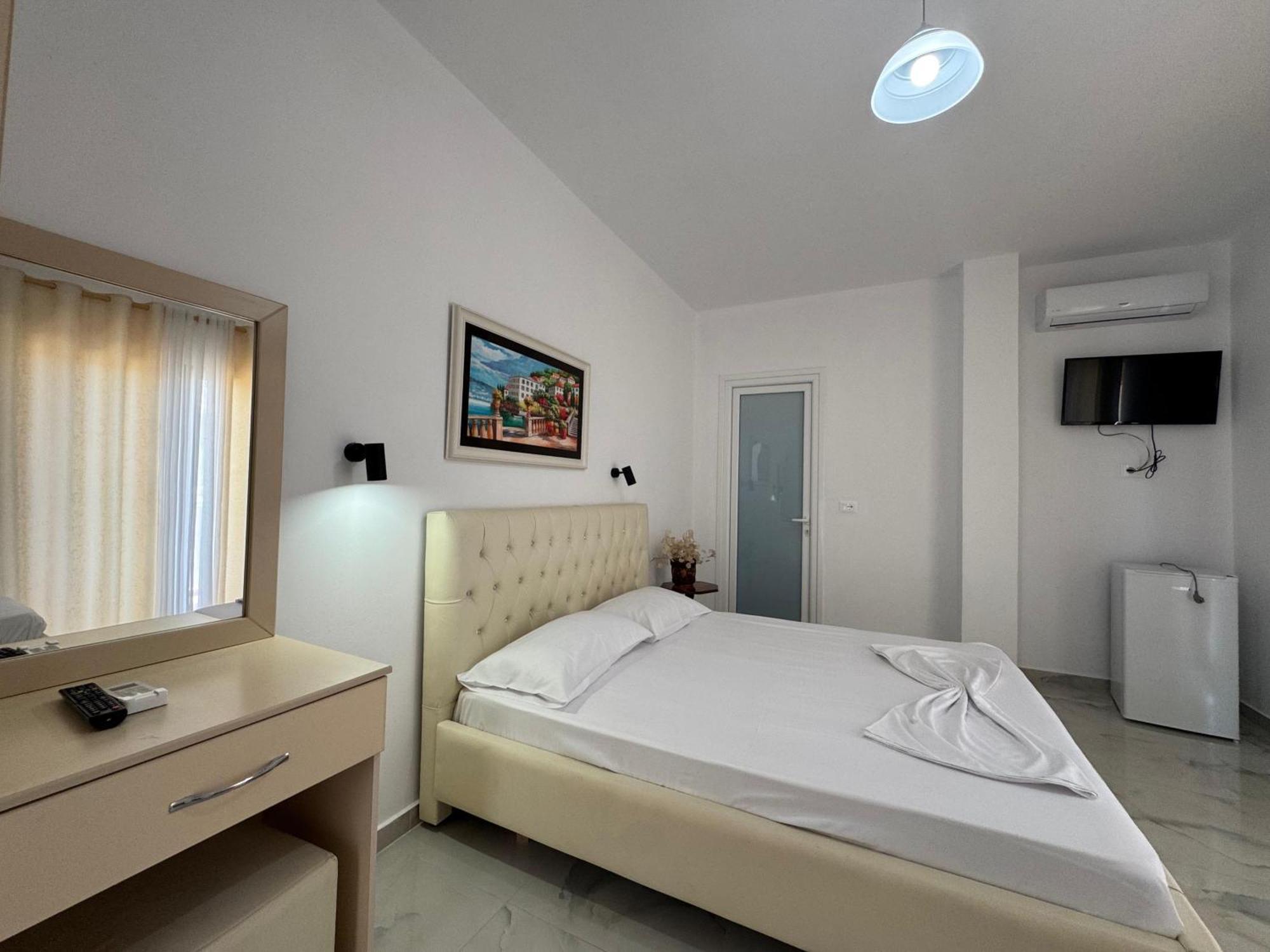 Vila Hergi Sarandë Exterior foto