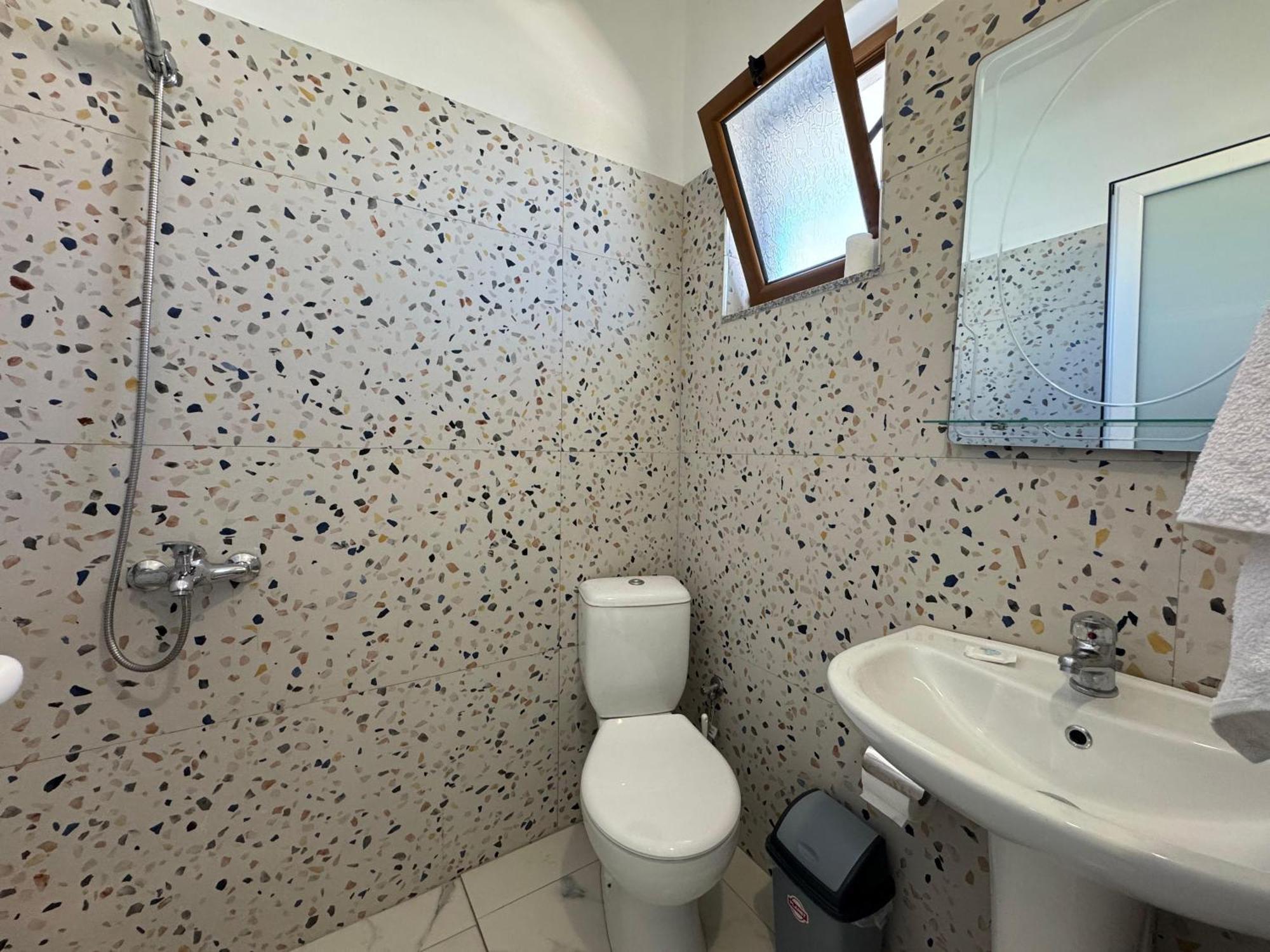 Vila Hergi Sarandë Exterior foto
