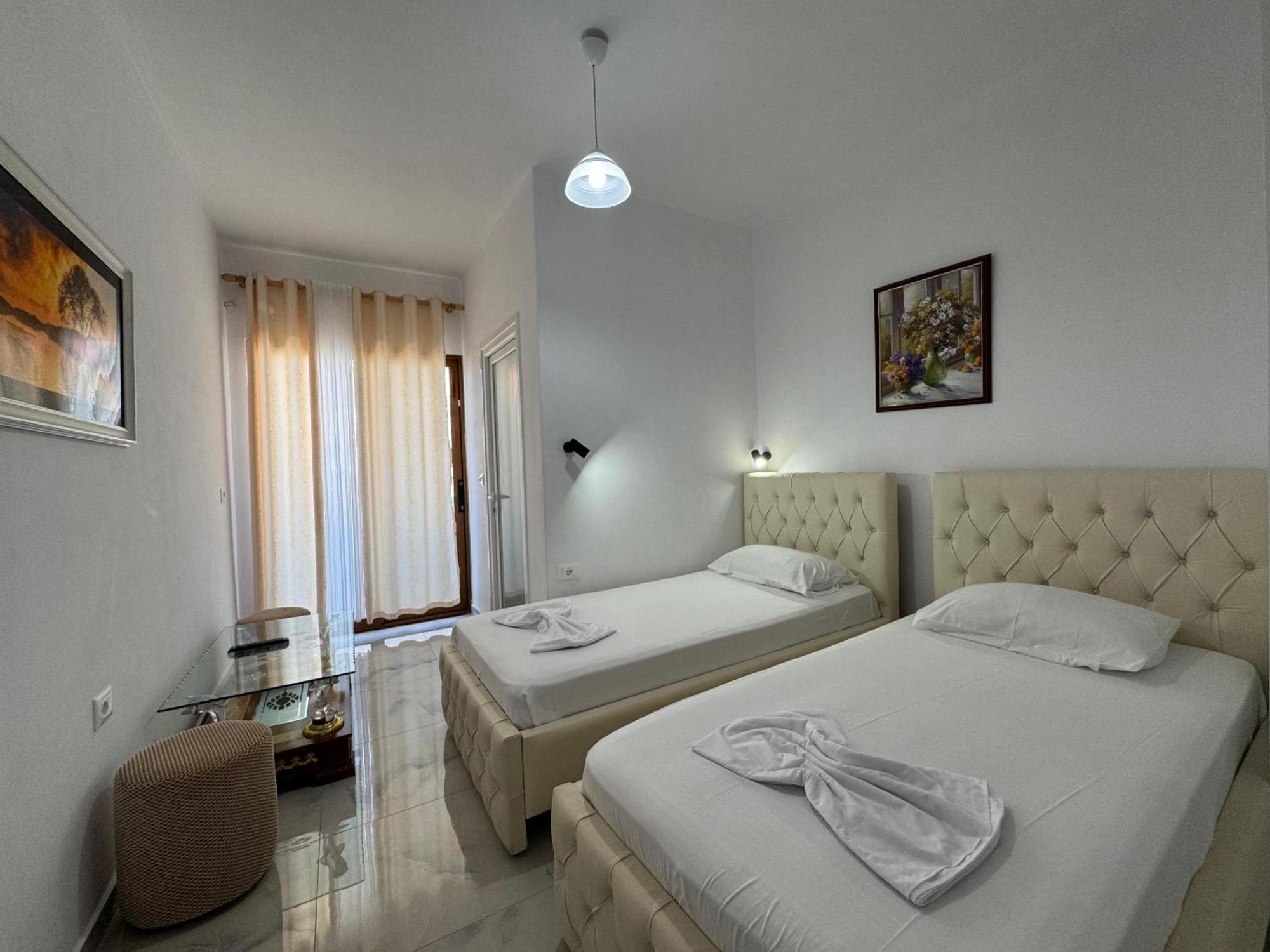Vila Hergi Sarandë Exterior foto