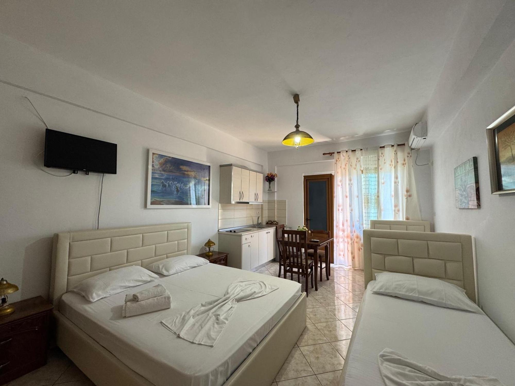 Vila Hergi Sarandë Exterior foto